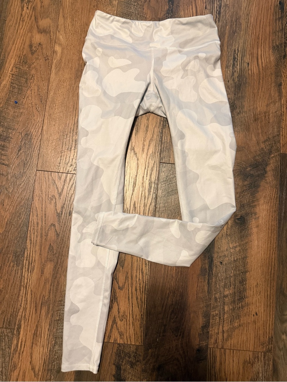 ALO Yoga White/Cream Camo Leggings
